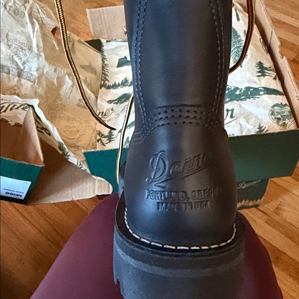 Danner Black Leather Lace-Up Work Boot with Gold Hardware 14100 Rainforest style - Picture 4 of 7